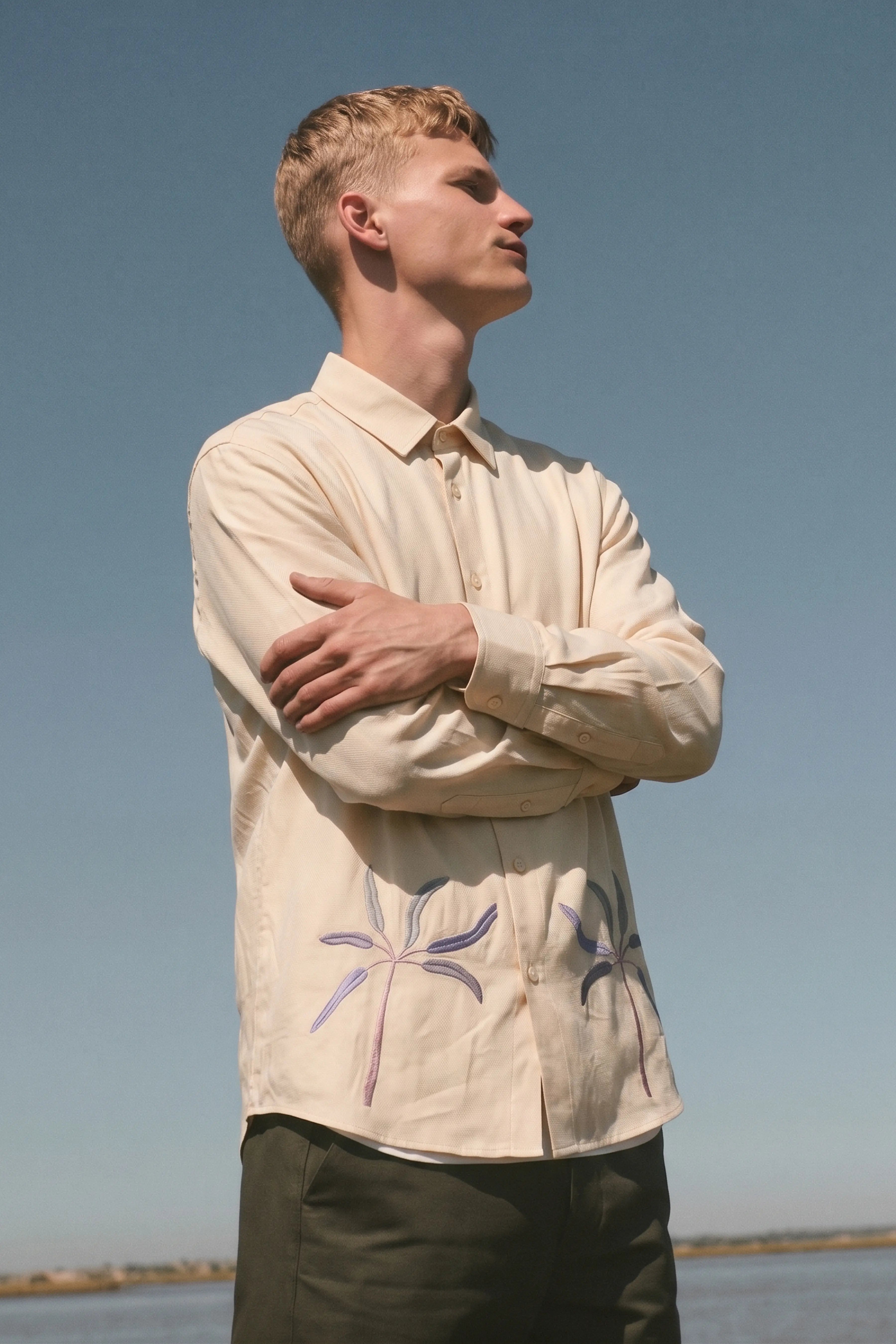 OASIS PALM EMBROIDERED REGULAR FIT VISCOSE CREAM SHIRT