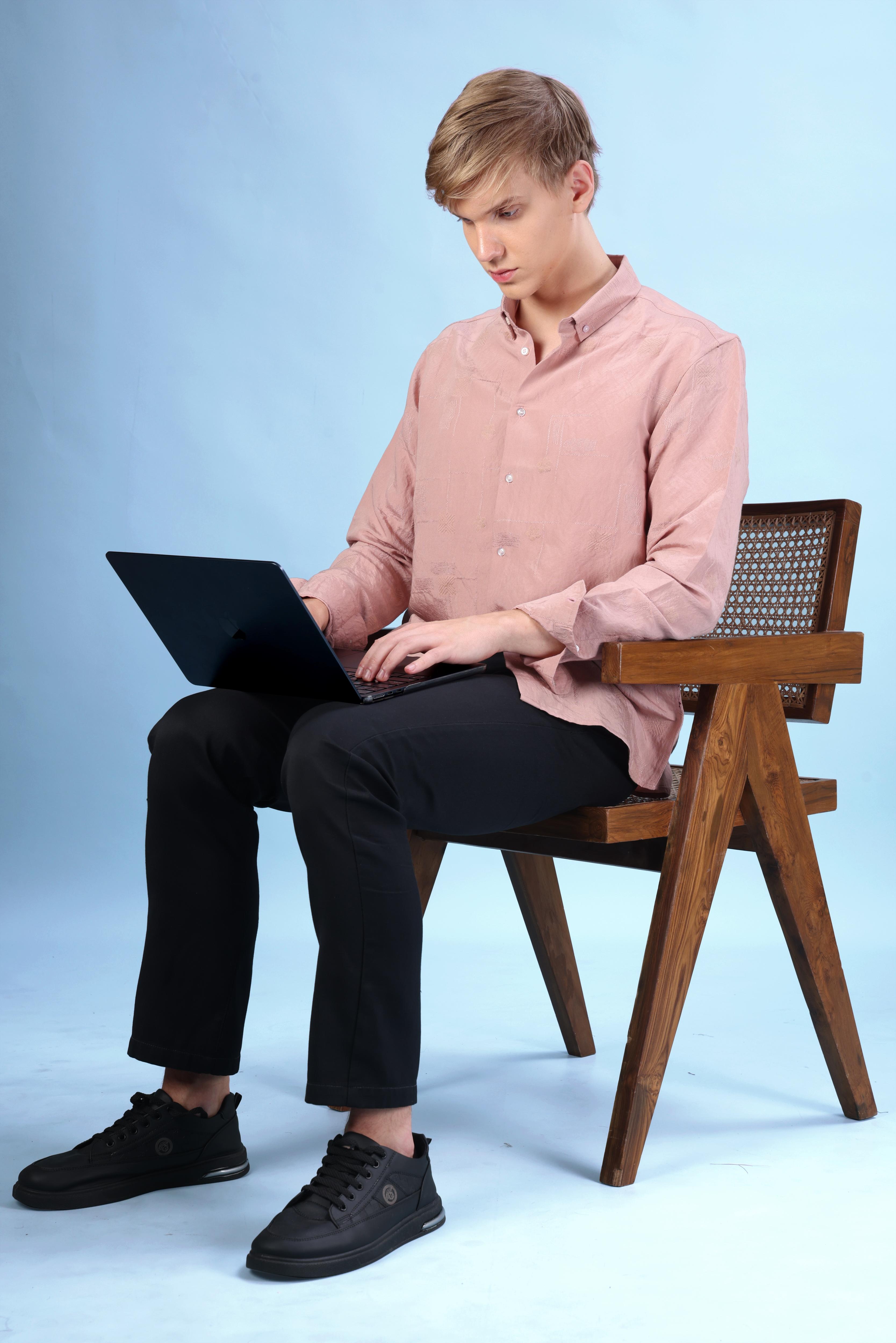 JACQUARD TEXTURE REGULAR FIT LIGHT PINK SHIRT